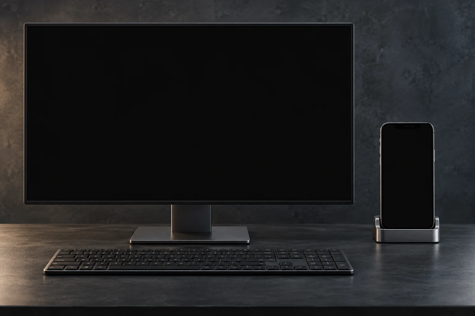 Postazione di sviluppo con monitor, tastiera e smartphone su supporto